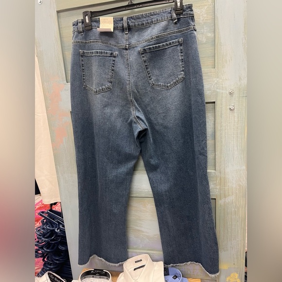 Style & Co Curvy Wide Leg Jeans - Picture 2 of 3